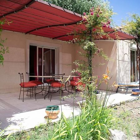 Petit Paradis . Pujaut 외부 사진